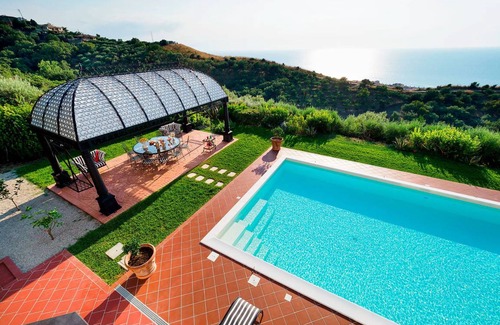 Capo d'Orlando Villa | 300 m² Villa ∙ 5 bedrooms ∙ 10 guests