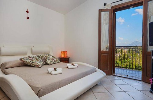 Altavilla Milicia Villa | 350 m² Villa ∙ 5 bedrooms ∙ 12 guests