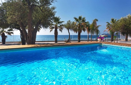 Letojanni Villa | 350 m² Villa ∙ 8 bedrooms ∙ 16 guests