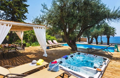 Letojanni Villa | 350 m² Villa ∙ 8 bedrooms ∙ 16 guests