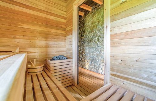 Alia House | 4 bedroom accommodation in Alia PA