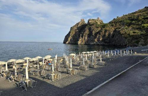Sant'Alessio Siculo Apartment | 40 m² Apartment ∙ 1 bedroom ∙ 5 guests