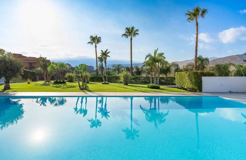 Calatabiano Villa | 400 m² Villa ∙ 7 bedrooms ∙ 14 guests