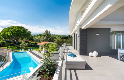 Stazzo Villa | 400 m² Villa ∙ 8 bedrooms ∙ 16 guests