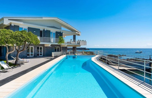 Stazzo Villa | 400 m² Villa ∙ 8 bedrooms ∙ 16 guests