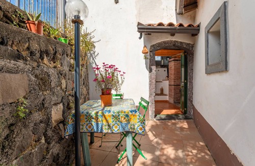 Piedimonte Etneo Apartment | 50 m² Apartment ∙ 1 bedroom ∙ 4 guests