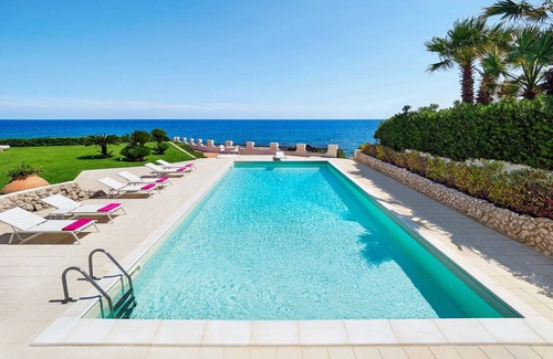 Fontane Bianche Villa | 500 m² Villa ∙ 6 bedrooms ∙ 12 guests