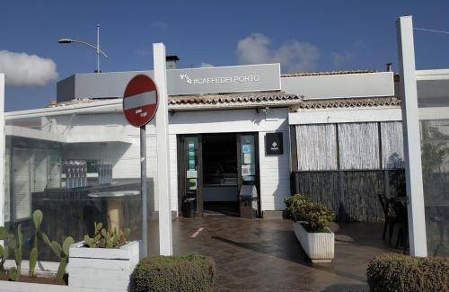 Archi Boat Rental | 55 m² Houseboat ∙ 3 bedrooms ∙ 6 guests
