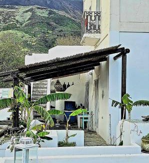 Stromboli Apartment | 60 m² Apartment ∙ 2 bedrooms ∙ 8 guests