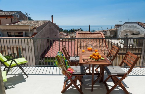 Taormina City Centre Apartment | 60 m² Apartment ∙ 2 bedrooms ∙ 4 guests