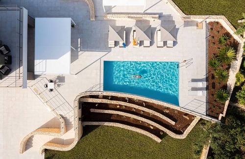 Syracuse Villa | 600 m² Villa ∙ 6 bedrooms ∙ 12 guests