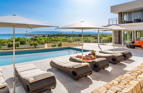 Syracuse Villa | 600 m² Villa ∙ 6 bedrooms ∙ 12 guests