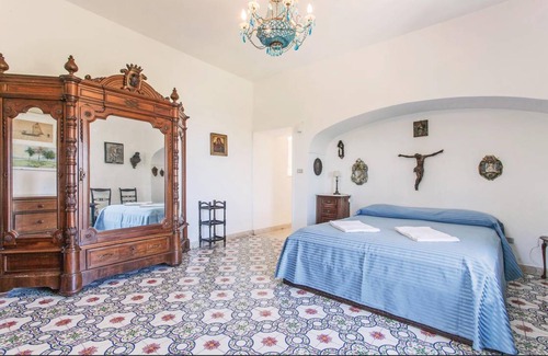 Venetico House | 700 m² House ∙ 9 bedrooms ∙ 16 guests