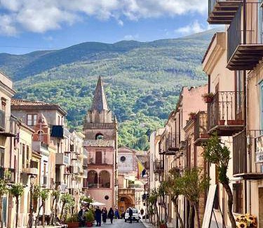 Castelbuono Apartment | 84 m² Apartment ∙ 3 bedrooms ∙ 5 guests