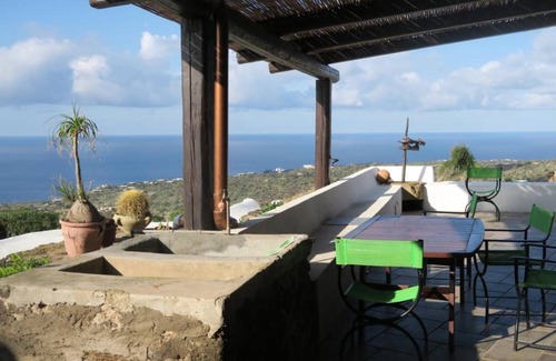 Pantelleria House | 84 m² House ∙ 5 bedrooms ∙ 11 guests