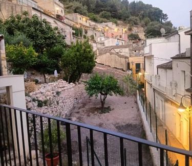 Modica House | Acciana Garden - Oasi verde in pieno Centro Storico - Modica Bassa