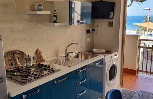 Alcamo Marina Apartment | Apartment 'Balcone Sul Golfo' with Sea View, Wi-Fi and Air Conditioning
