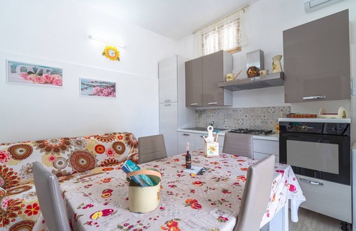 Noto Marina Apartment | Apartment "Con Vista Piscina" with Shared Pool & Wi-Fi