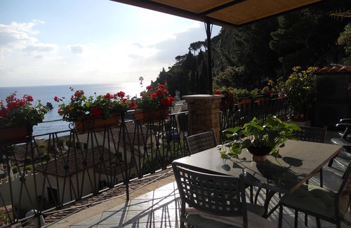 Mazzaro Apartment | apartment/flat - with a large terrace overlooking the sea