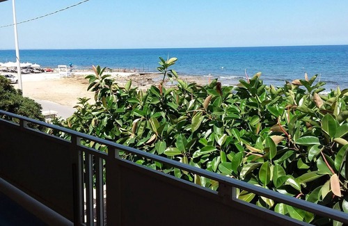 Calabernardo Apartment | Apartment in a villa facing the sea in Noto Marina