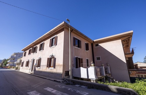 Piraino Apartment | Apartment "In Villa Domenica 4" with Mountain View & Wi-Fi