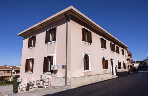 Piraino Apartment | Apartment "In Villa Domenica 4" with Mountain View & Wi-Fi