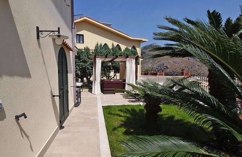 Taormina Apartment | Apartment in Taormina with jacuzzi