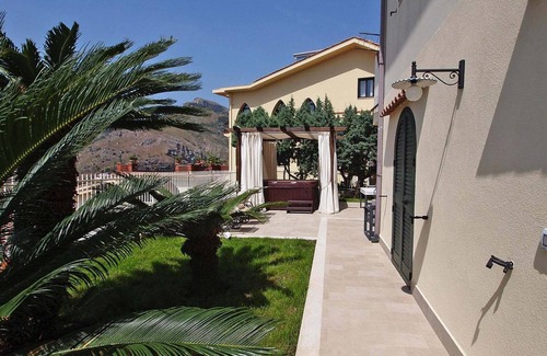 Taormina Apartment | Apartment in Taormina with jacuzzi