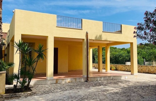 Lido Marausa Villa | Apartment in Villa, seafront, relax, garden and parking