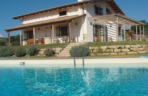 Ragusa Apartment | Apartment in villa with pool close to sea, countryside, in the area of "barocco"