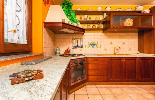Fondachello Apartment | Apartment 'Le Piramidi House' with Shared Pool, Wi-Fi and Air Conditioning