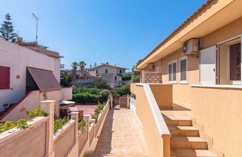 Noto Marina Apartment | Apartment Maremonti Sea 4 close to the Beach with Terraces & A/C
