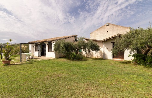 Mockarta Apartment | Apartment 'Tenuta Donna Vittoria - Geranio' with Mountain View, Pool & Wi-Fi