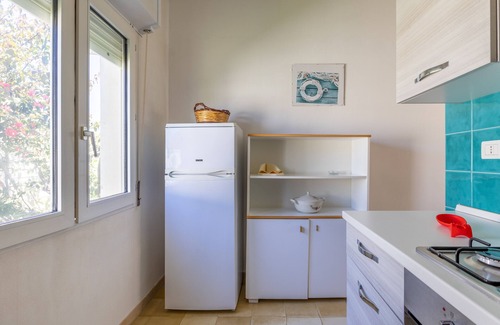Punta Braccetto Apartment | Apartment 'Tortora' with Private Terrace, Wi-Fi and Air Conditioning