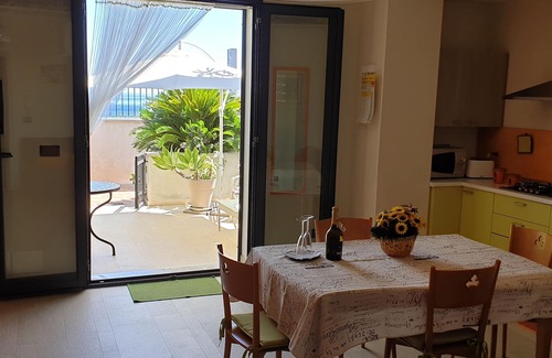 Mazzaro Apartment | ApartmentsOrange/Green Taormina - modern seafront - Mazzaro Bay