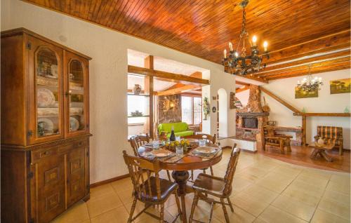 Trabia House | Awesome Home In Trabia With Wifi