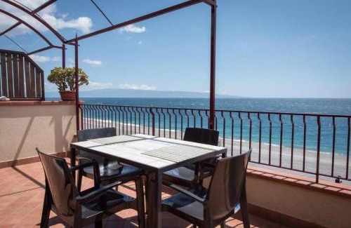 Santa Teresa di Riva Bed & Breakfast | B&B La Sirena
