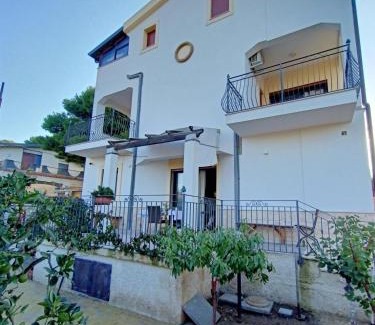 Falconara Bed & Breakfast | B&B Villa Sara Falconara