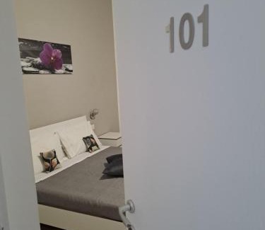 Corso dei Mille - Sant'Erasmo Bed & Breakfast | Bedroom la stazione