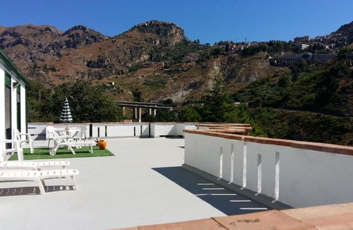 Villagonia House | Belvedere Taormina