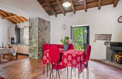 Maniace Cottage | Belvilla by OYO Casa Otaiti
