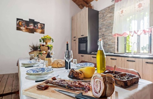 Maniace Cottage | Belvilla by OYO Casa Otaiti
