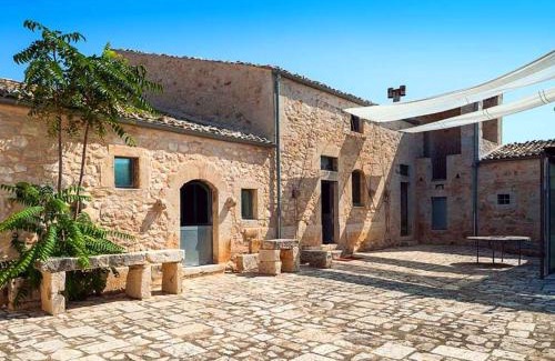 Ragusa House | Belvilla by OYO Le Edicole
