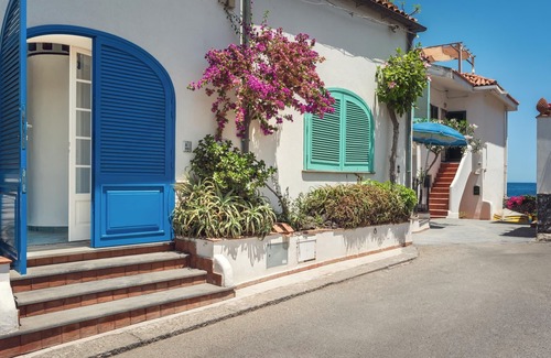 Pozzillo House | Blue 54 - Seaside house with terraces overlooking the sea, Etna and Taormina