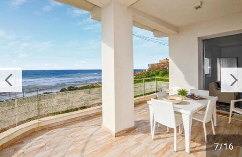 Cava dʼAliga House | Casa Elsa, the veranda overlooking the sea .
