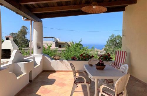 Malfa House | Casa Il Girasole, panoramica e a pochi passi dal centro di Malfa
