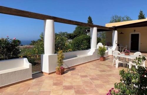 Malfa House | Casa Il Girasole, panoramica e a pochi passi dal centro di Malfa
