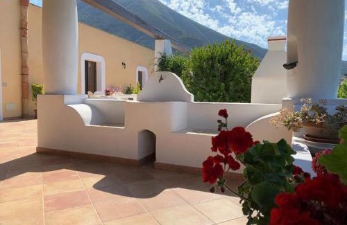 Malfa House | Casa Il Girasole, panoramica e a pochi passi dal centro di Malfa