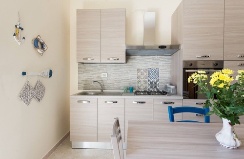 Mondello Apartment | Casetta vista mare in piazza a Mondello by Wonderful Italy