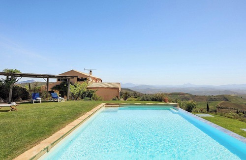 Vita Villa | Chirchiaro - Four Bedroom Villa, Sleeps 8